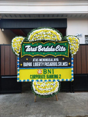 Papan Bunga Duka di Wareng