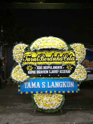 Papan Bunga Duka di Wareng